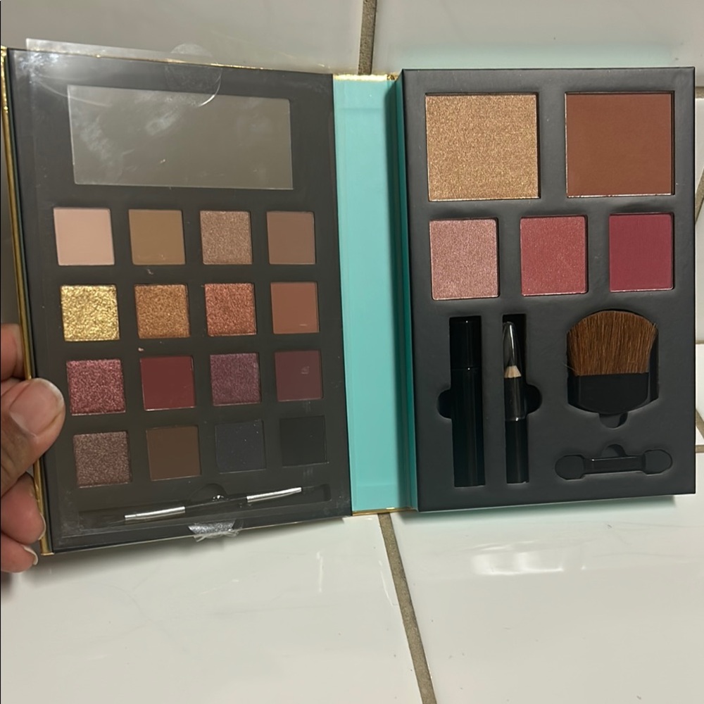 Versatile Makeup Palette with Gold and Pink Shades